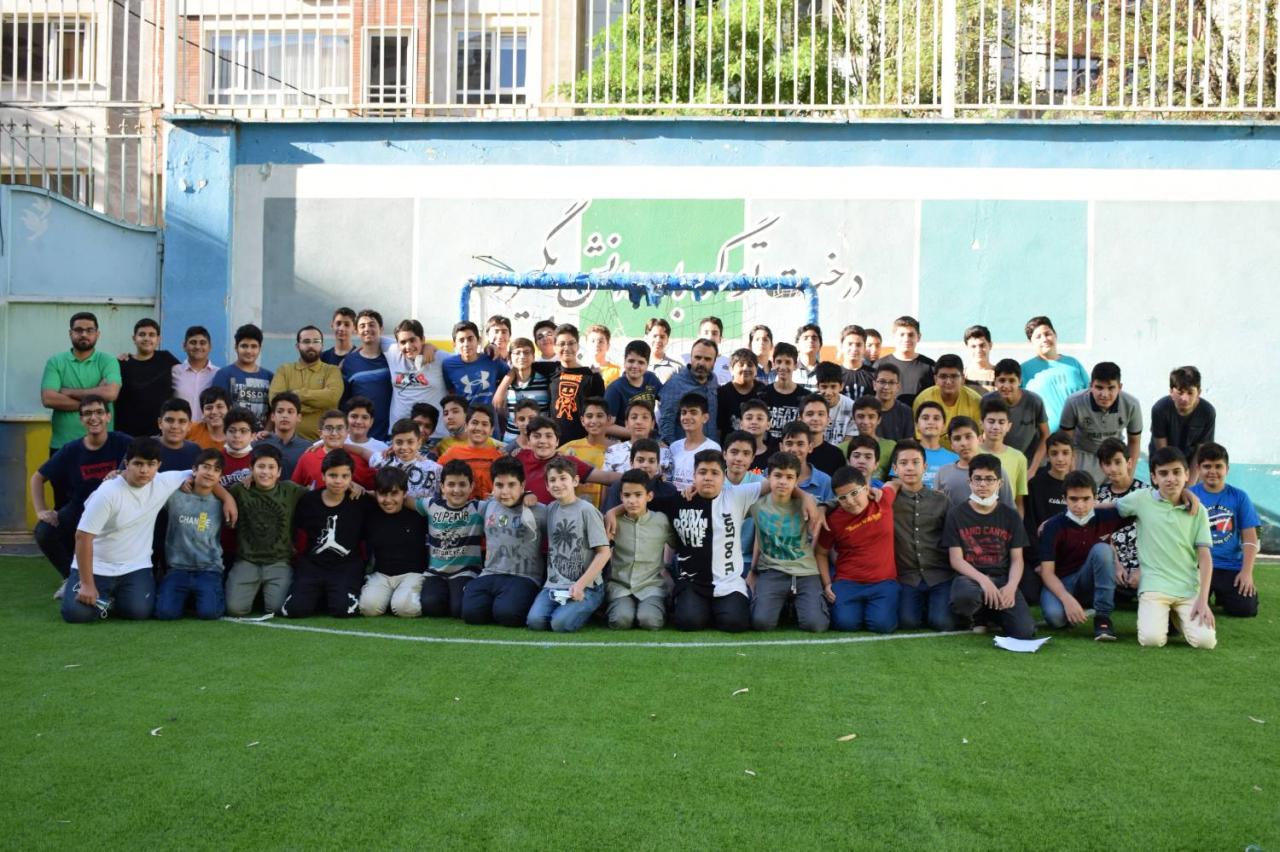 📸 «عکس دسته جمعی پایه هفتم در پایان سال تحصیلی ۱۴۰۱-۱۴۰۰»